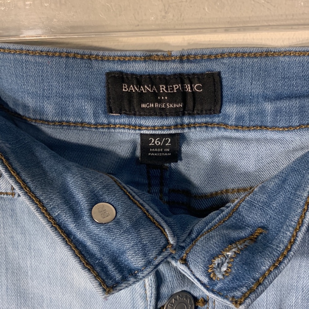 Banana Republic Light Wash Skinny High Rise Blue Jeans w. 4 Button Front Size 2 - Picture 5 of 6